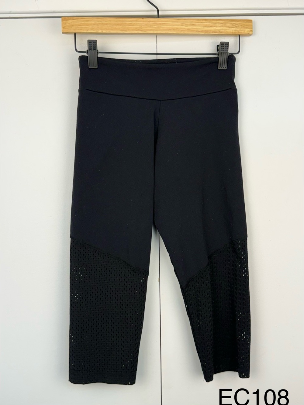 Margarita Activewear Black Mesh Capri Leggings Size 2 Medium